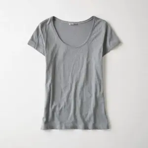 Women's Essential Scoop Neck T-Shirt